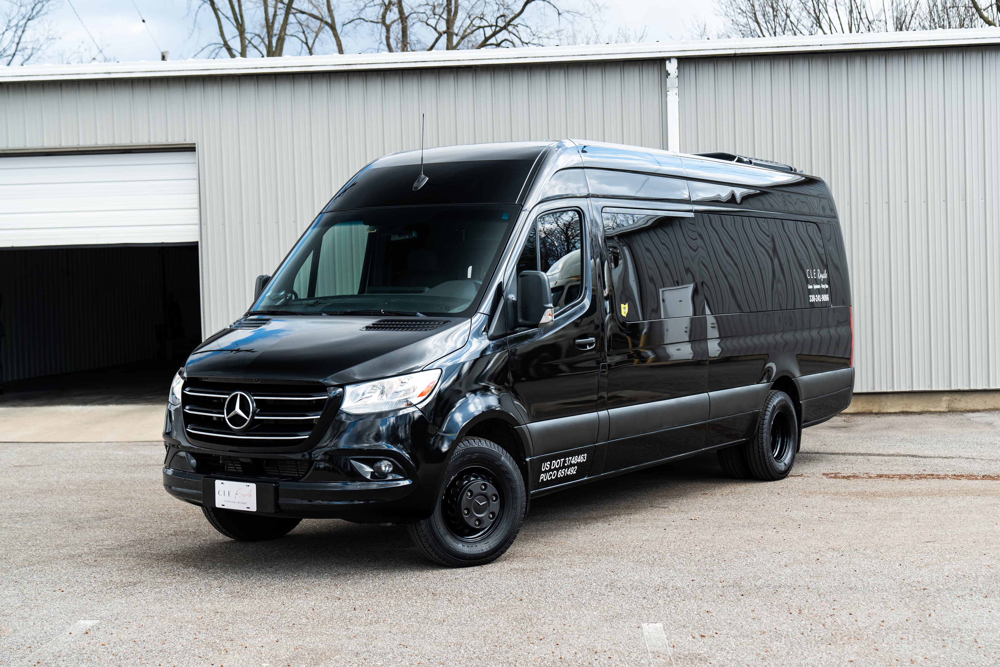 Mercedes Limo Sprinter front view